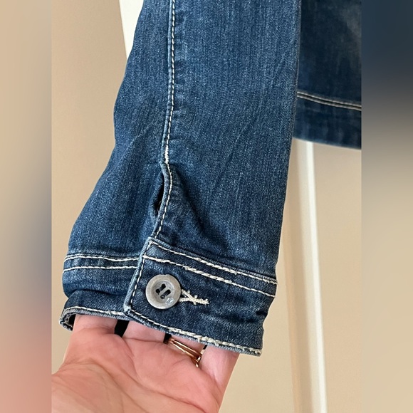 Maurices Denim Distressed Jacket with Button Details Women’s Size Medium - Picture 7 of 15